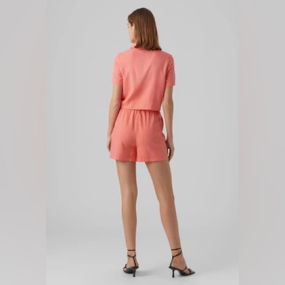 Vero Moda | Jesmilo High-Waist Box-Pleat Shorts in Georgia Peach - Picture 2 of 7